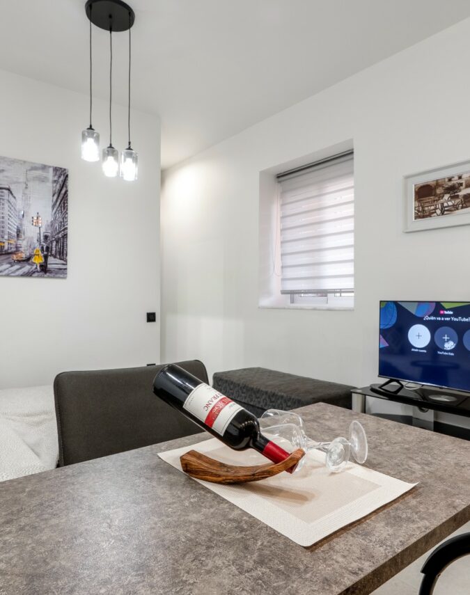 Apartment 2 (Deluxe Double Room (2 Adults + 1 Child)